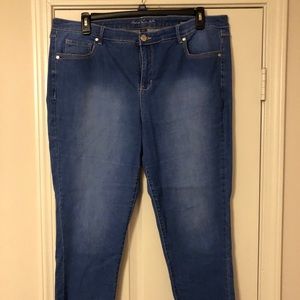 Light Wash Jeans - Size 18W